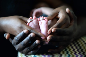 Dia 35: Una madre lactante y un padre atento